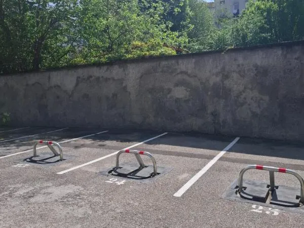 PLACE DE PARKING EXTERIEURE SECURISEE