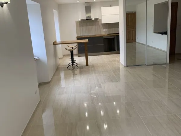 Très beau T4 en duplex