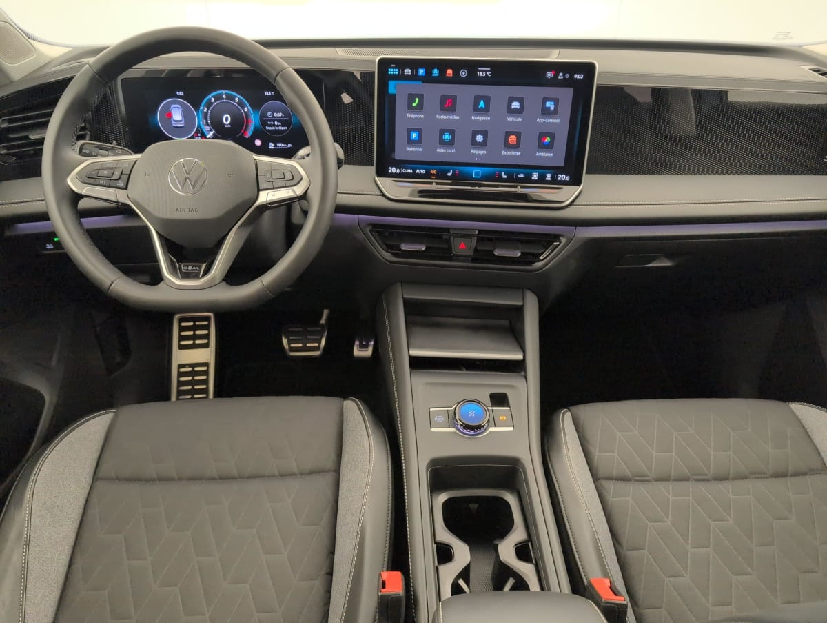 Volkswagen Tiguan — photo 12