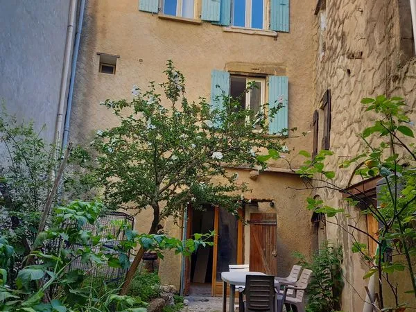 Maison meublé centre ville crest 700 euro charge comprise