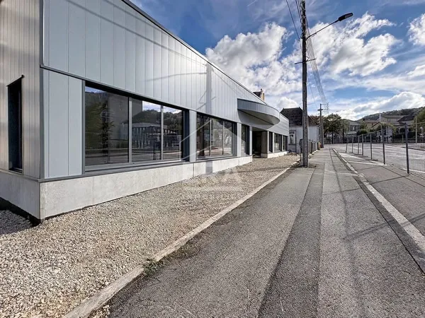 À LOUER ? LOCAL COMMERCIAL DE 75 M² ? EMPLACEMENT PRIVILÉGIÉ