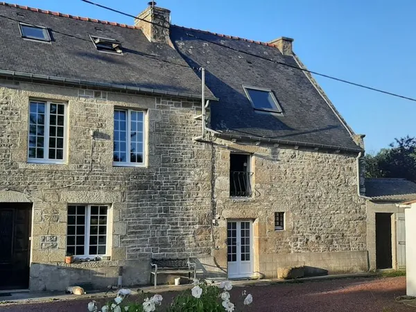 Location maison 150 m2 quatre chambres avec grand jardin près de Dinan