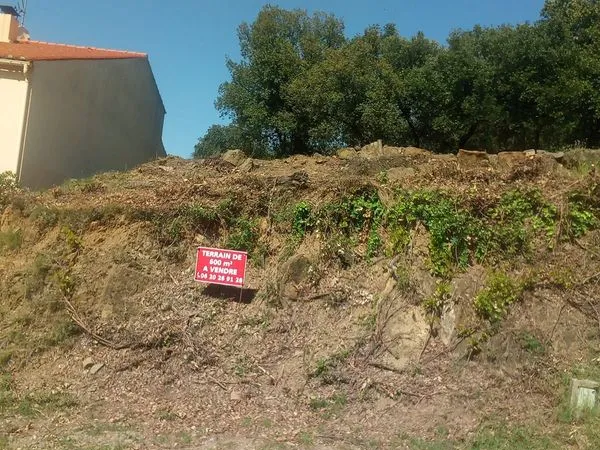 Terrain constructible de 600 m² - Vue montagne à Amélie-les-Bains