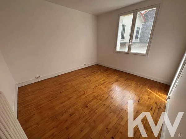 Appartement T3 de 69 m² avec balcon et cave.
