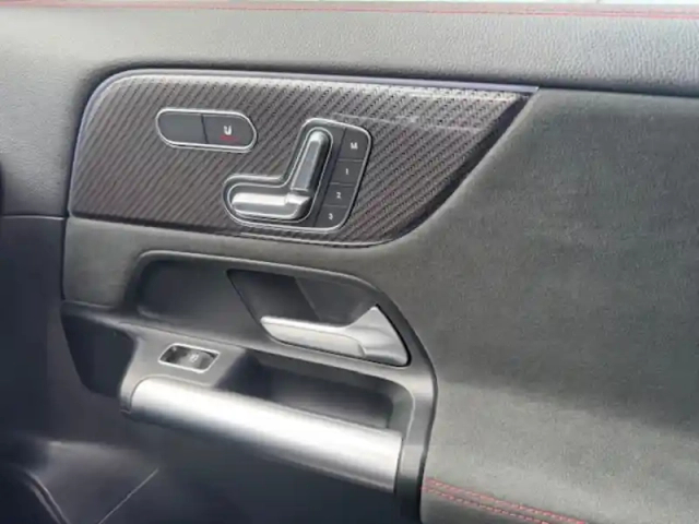 Mercedes Gla 200 d amg line — photo 12