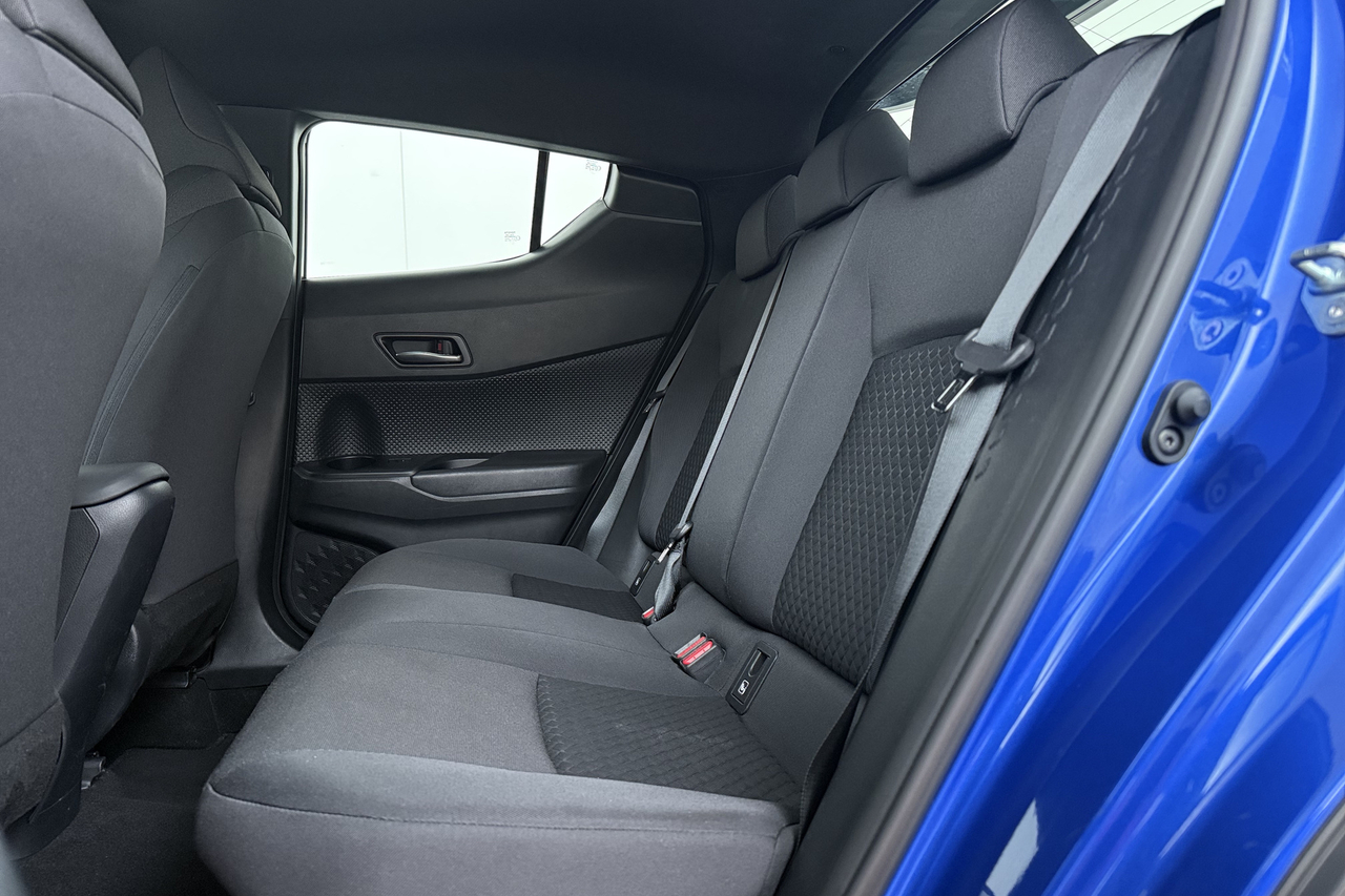Toyota C-HR — photo 8