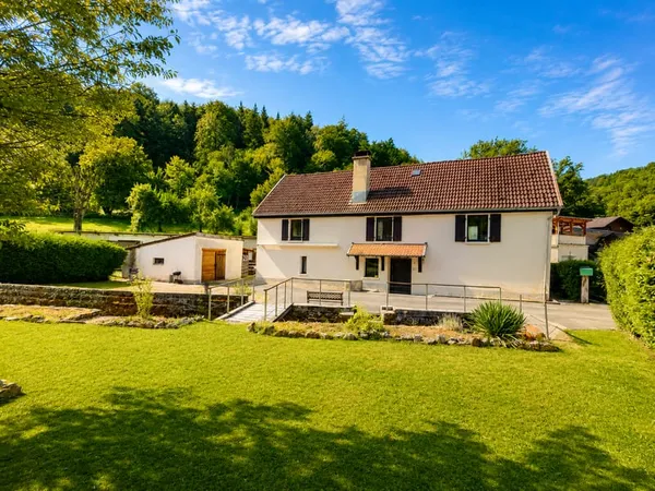 AUTECHAUX-ROIDE - MAISON DE CARACTERE