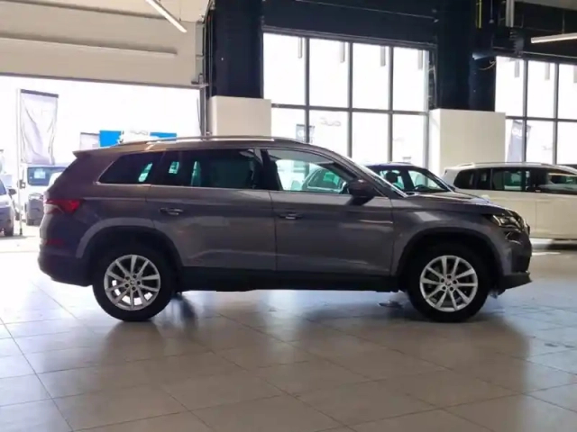 Skoda Kodiaq 2.0 tdi 150ch scr style dsg7 7 places — photo 4