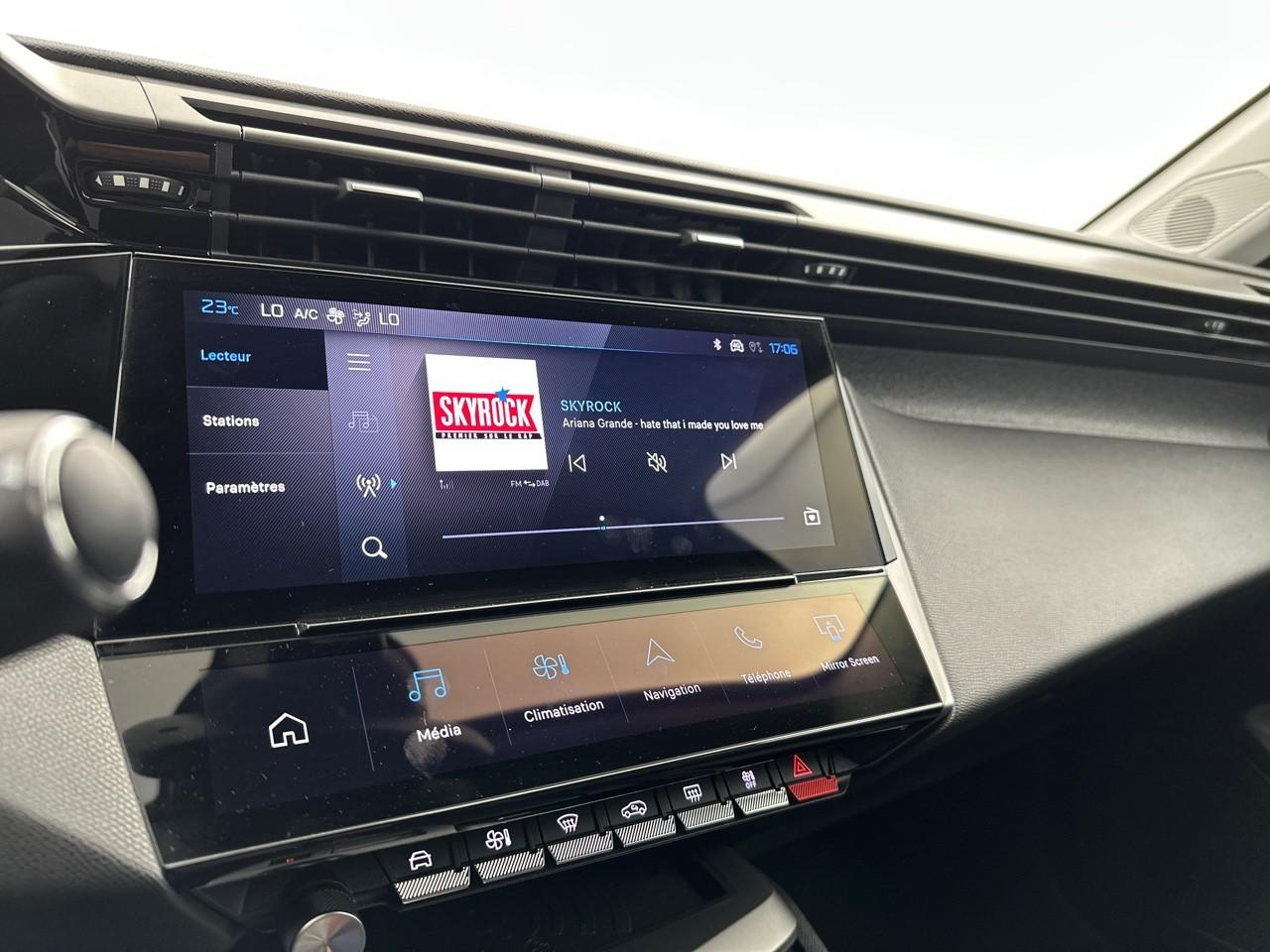 Peugeot 308 hybrid 145 e-dcs6 allure — photo 23