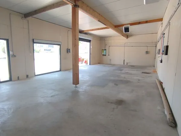 Local d’activité et entrepôt Location Moutiers 110m² 1000€