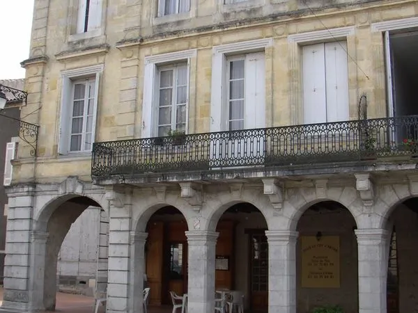 Superbe immeuble de charme au coeur de la Bastide de Monségur