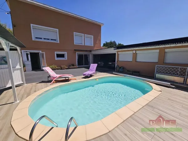 ROUSSILLON, centre ville, Villa T5 de 140 m², terrain de 500 m²