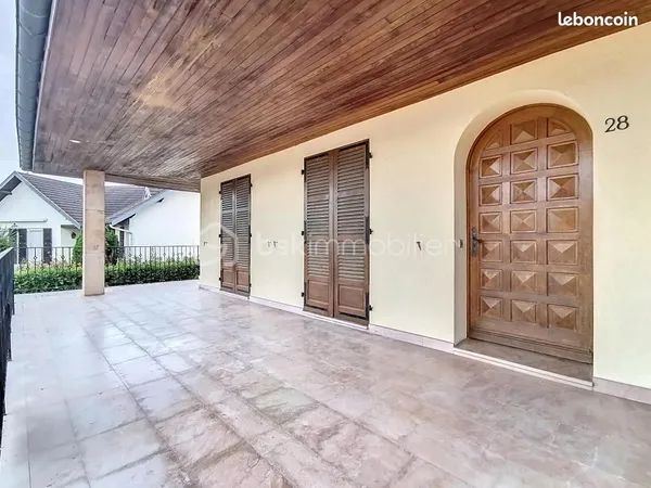 Maison 7 pièces 234 m²