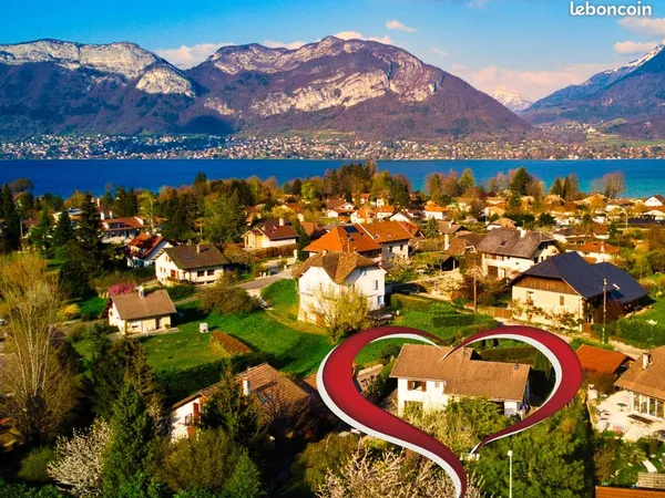 Maison 100m2, 3 chambres, grand jardin, proche d'Annecy, à 8min du lac à pied