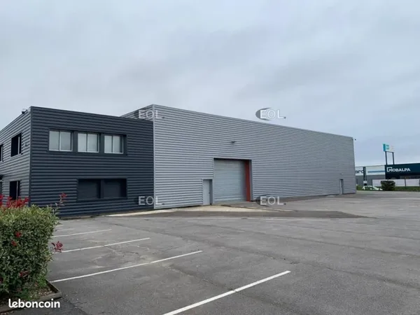 Local bureaux 1 900 m²
