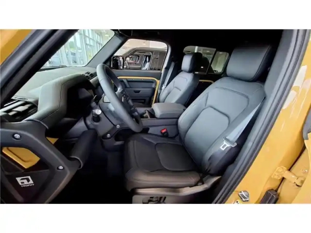 Land Rover Defender 110 p300e awd auto — photo 6