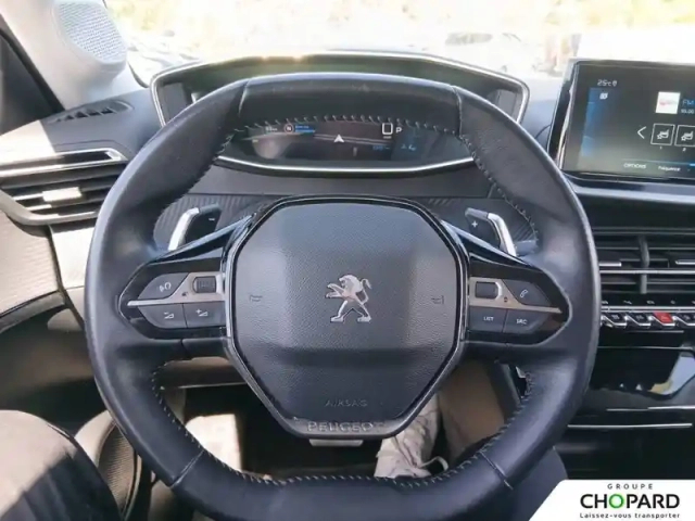 Peugeot 208 puretech 100 s&amp;s eat8 — photo 17