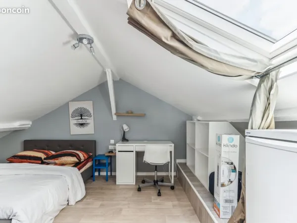 Chambre de 11m2 au sol proche de toutes commodités et metro