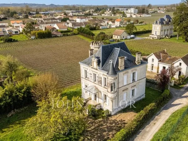 Propriété viticole rare à Pomerol - Château de caractère et vignoble
