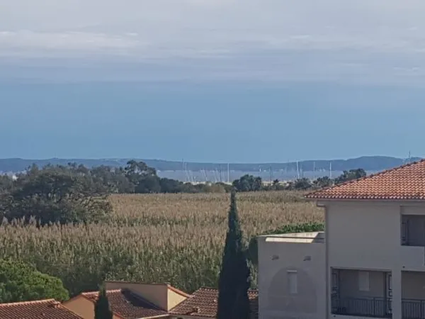 LE LAVANDOU - T4 - 3 chambres - Vue sur mer - grande terrasse - Parking privatif