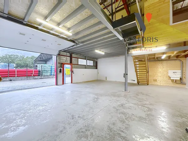 Local commercial 179 m²