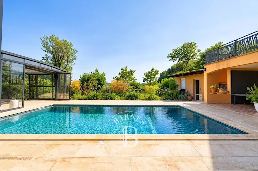 Villa 10 pièces 334 m²