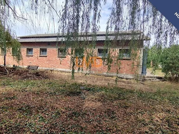 Atelier 425 m² Caubiac