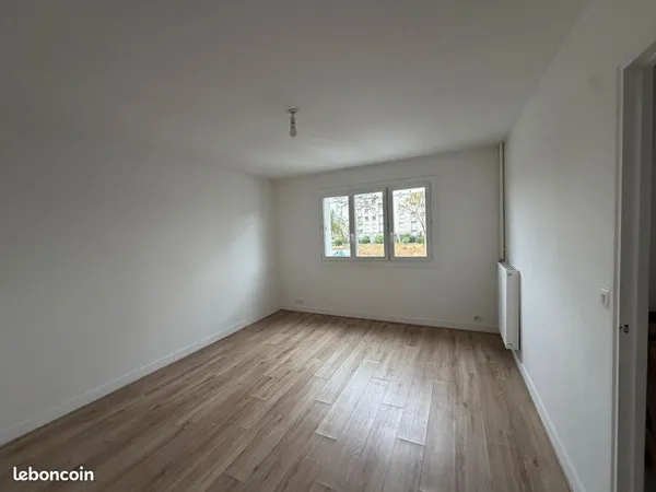T1 29,8 m² - Tours centre - parking - 569 CC