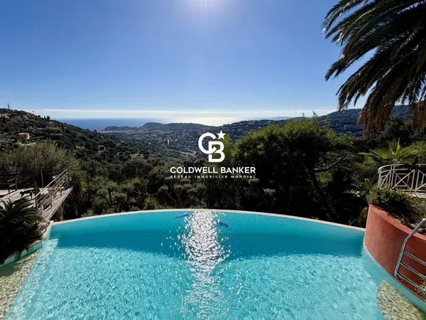 CAVALAIRE-SUR-MER - PROPRIÉTÉ DE CARACTÈRE AVEC VUE PANORAMIQUE, PISCINE À DÉBORDEMENT ET APPARTEMEN