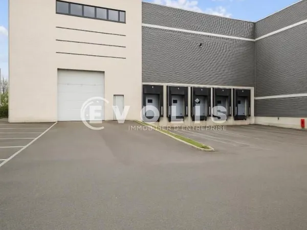 Local industriel 7 096 m²