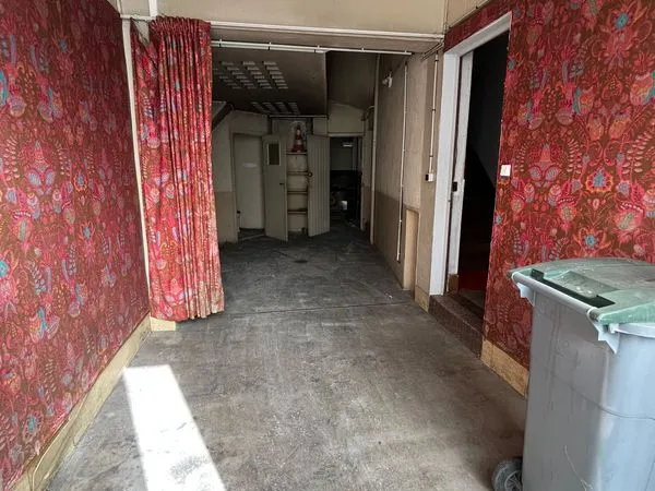 Local d'activité / Espace de stockage avec stationnement