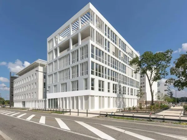 Bureau 1 pièce 620 m²