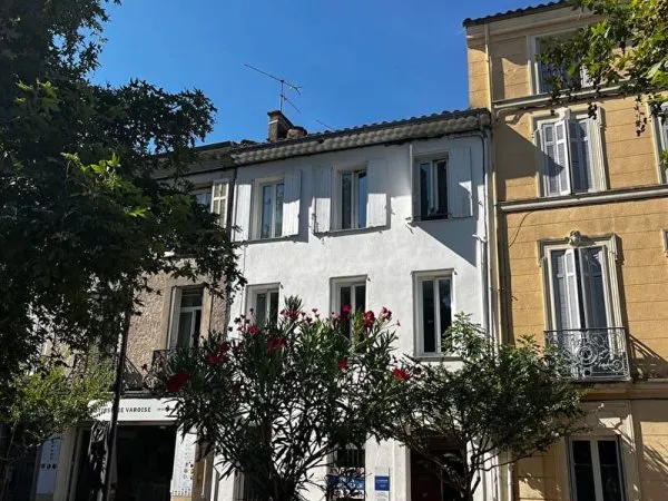 Immeuble 2 locaux + 1 T2 Vidauban