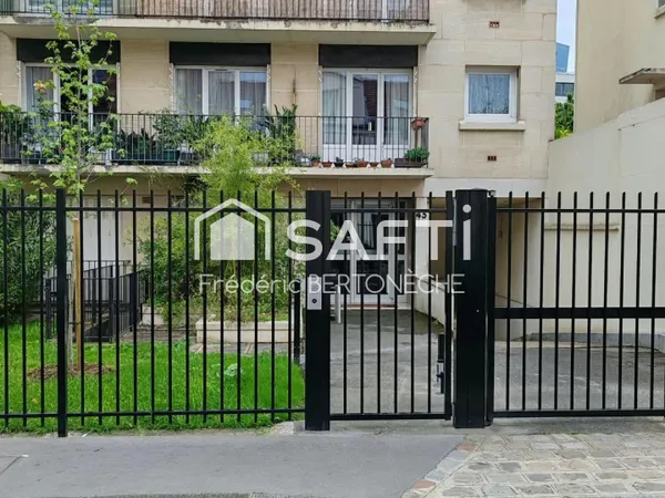 Appartement dans une résidence sécurisé avec parking couvert, au coeur d'un secteur recherché.