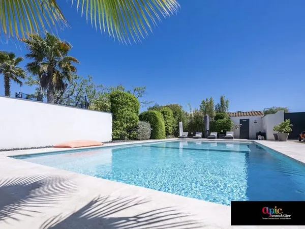 Maison 8 pièces 280 m²
