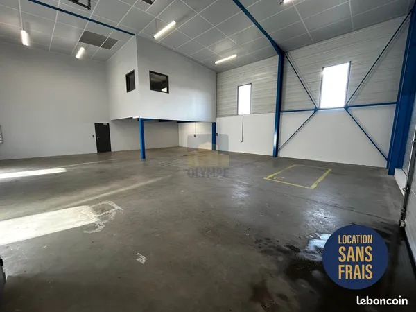 Local d'activités + bureaux climatisés - 341 m²