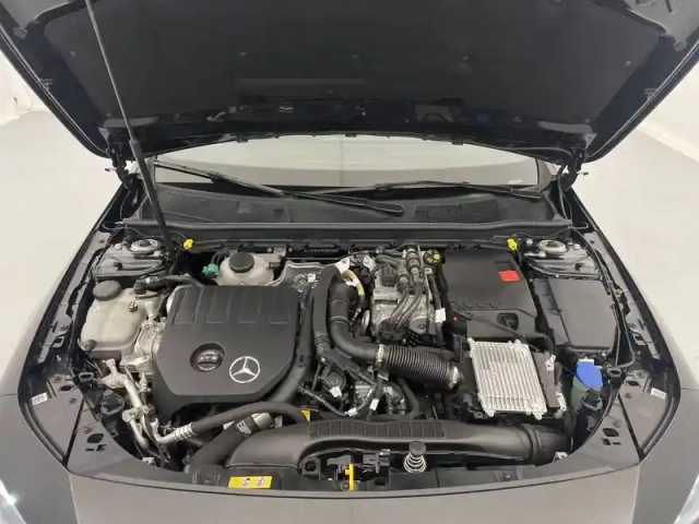 Mercedes Cla shooting brake 250 e hybrid eq 8g-dct — photo 53