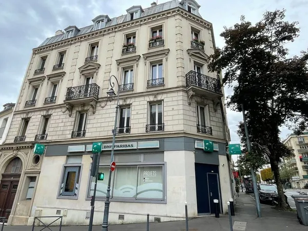 Local commercial 205 m²