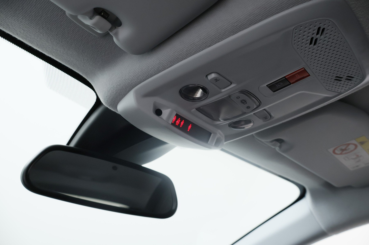 Peugeot 208 — photo 29