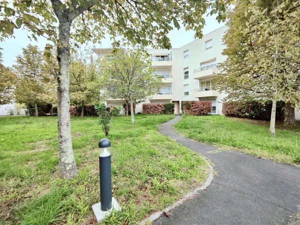 T1 bis lumineux au calme, Tram B, parking-Terrasse