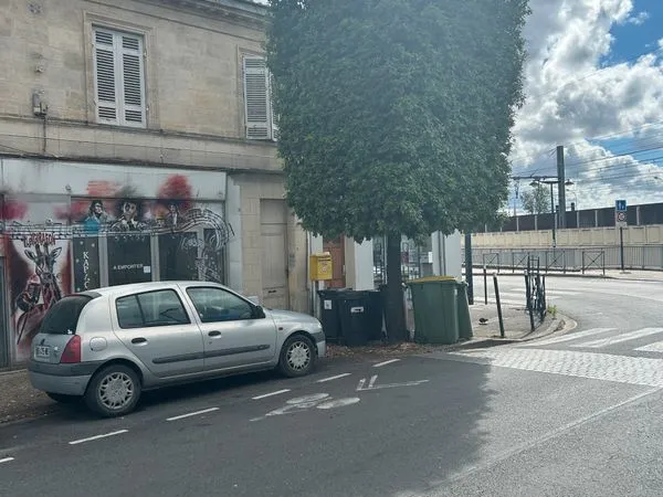 Maison de ville à rénover avec jardin — permis obtenu — fort potentiel