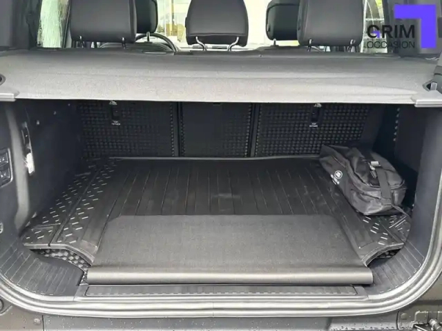 Land Rover Defender 110 p300e awd auto — photo 12