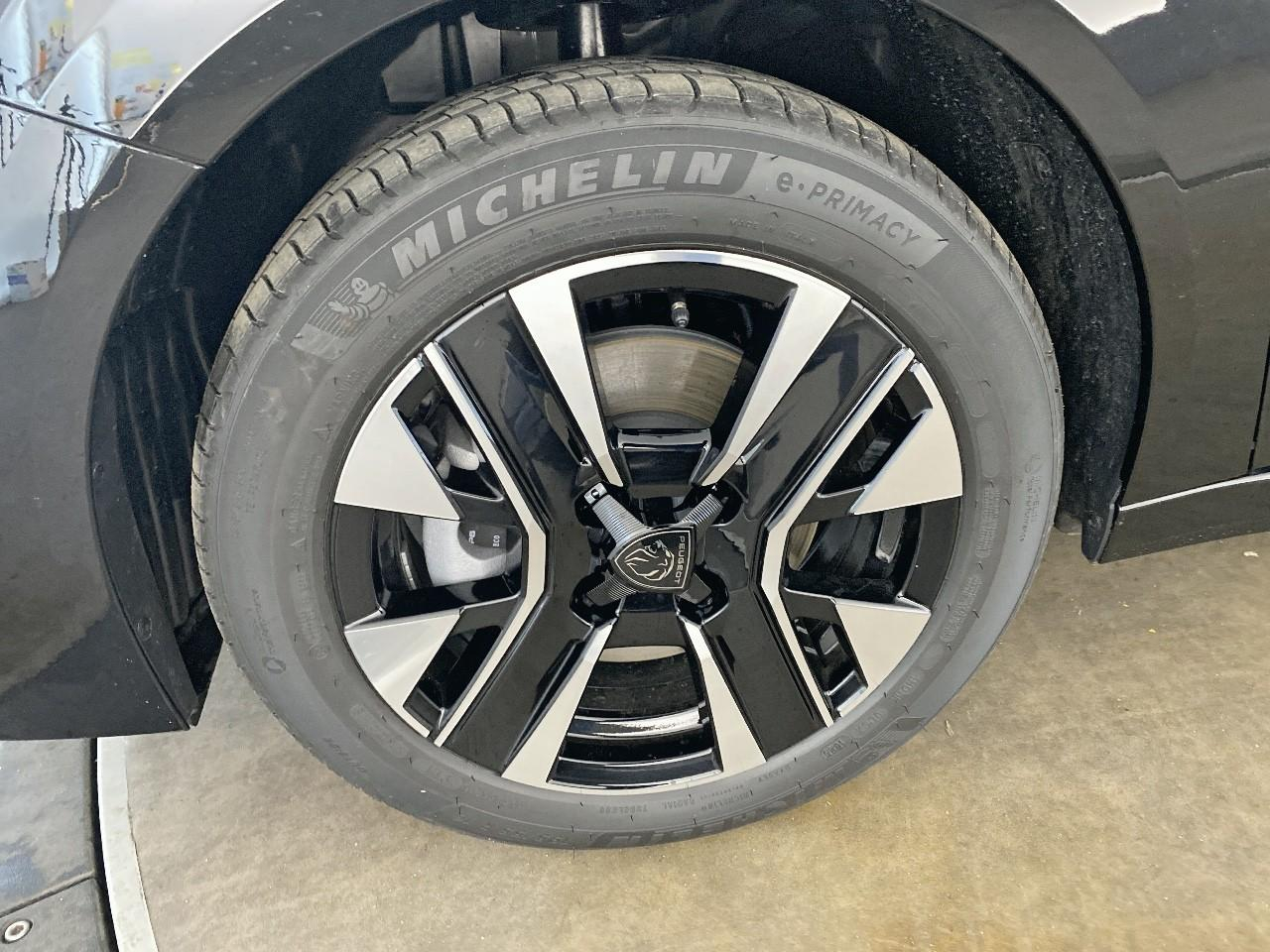Peugeot 208 hybrid 110 e-dcs6 allure — photo 11