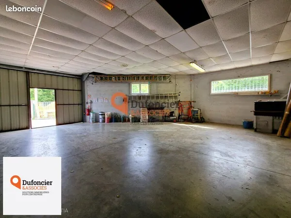 LOCAL D'ACTIVITE 262 m² POITIERS