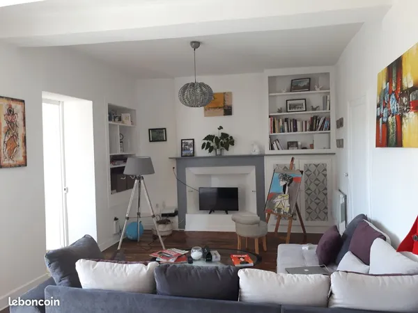 Appartement T2 meublé en hypercentre de Pau avec parking sécurisé, à quelques pas des halles