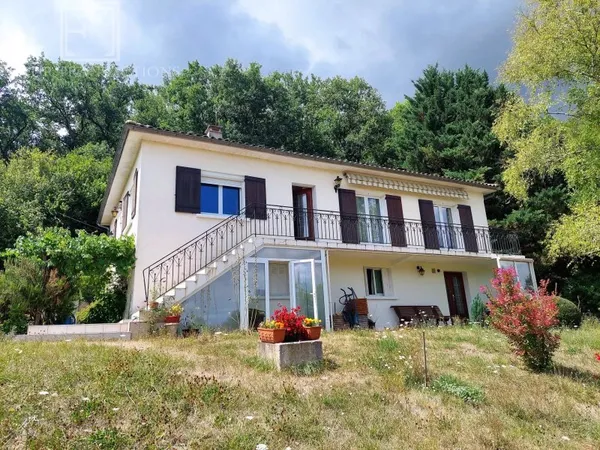 Maison avec 2 logements sur 6250 m²