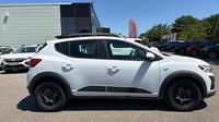Dacia Sandero 1.0 TCe 90ch Stepway Expression — photo 4