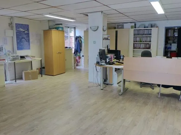 Barrière de Paris - Local commercial de 135m2