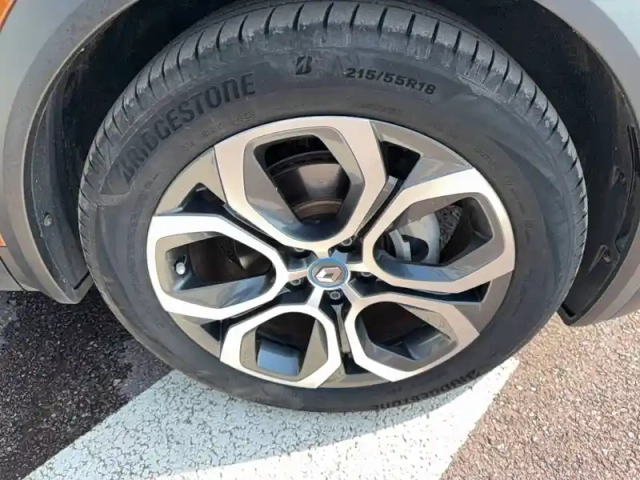 Renault Captur e-tech 145 - 21 — photo 22