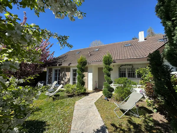 Maison Chavenay 8 pièce(s) 193.38 m2